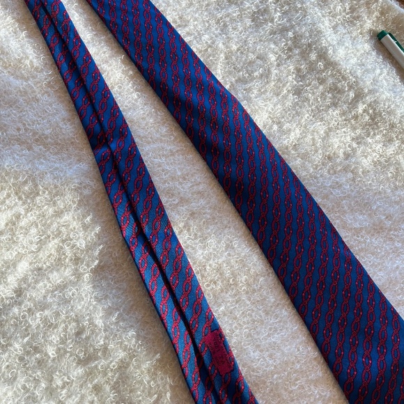 Hermès Vintage Silk Tie Blue Red Interlocking Belt Buckle Motif 100% Silk - Picture 13 of 17